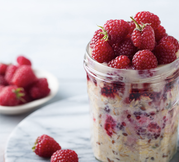 Raspberry chia overnight oats